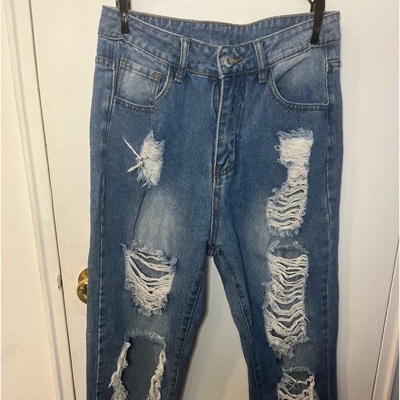 Distressed Boyfriend jeans from Amazon, size 26 - Picture 2 of 4